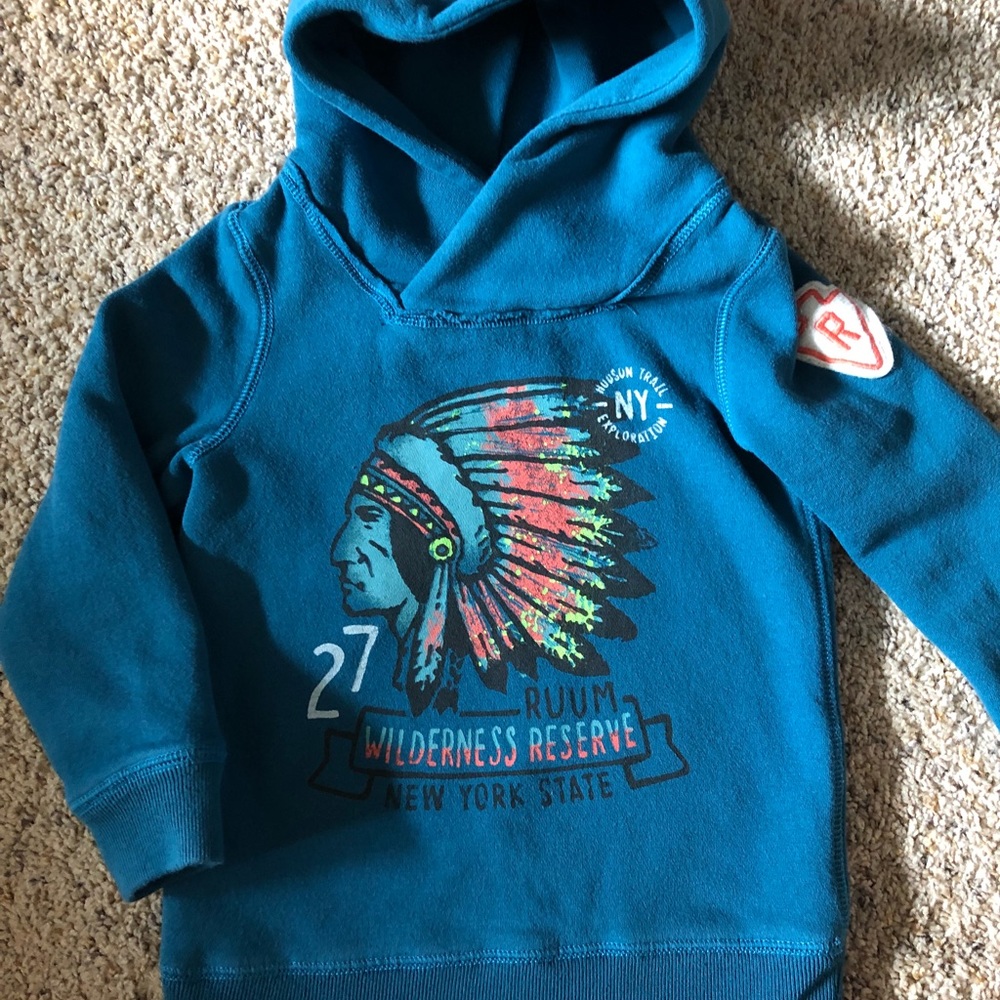 Boys rum 4T sweatshirt top